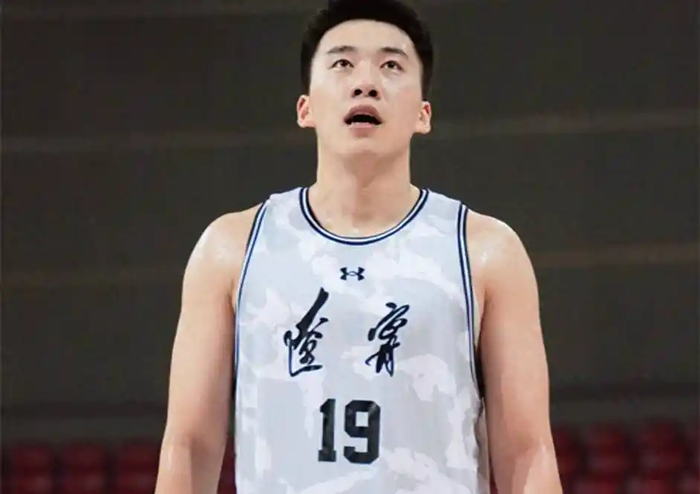 开云体育app-大三结束，王俊杰去向4选1，回CBA热门，3支豪门争夺，签字费曝光|蒂姆-邓肯|篮板|球队|选秀|广东男篮_新浪体育_新浪新闻