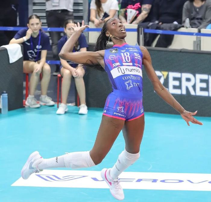 开云体育官网-米兰女排主场遭逆转，埃格努空砍38分，马尔科娃封神加冕MVP|AC米兰|瓦基弗银行|扣球|欧冠|比赛_新浪体育_新浪新闻