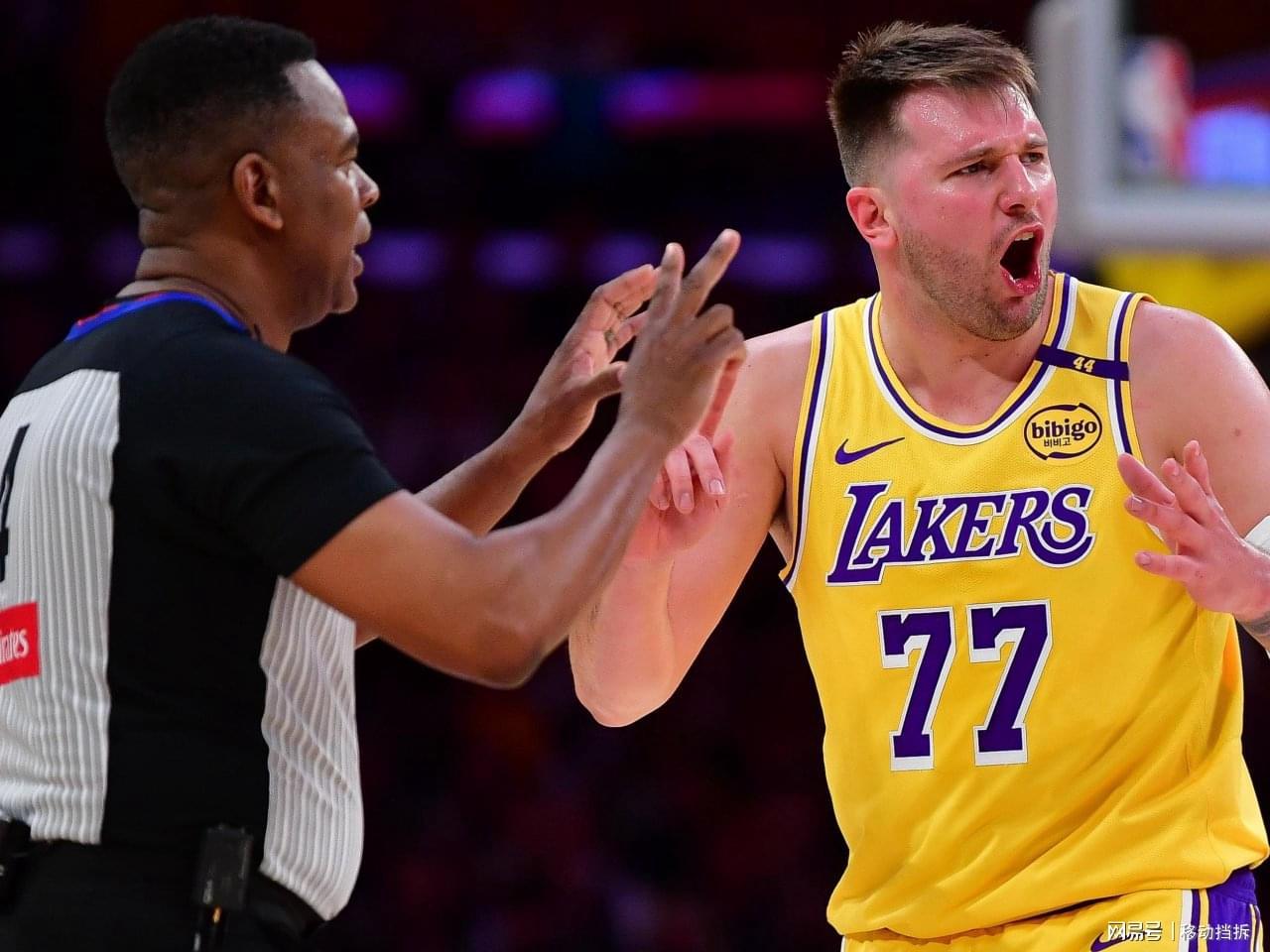 开云体育官网-斯玛特：裁判不可能每个身体对抗都吹，所以我们得及时回防