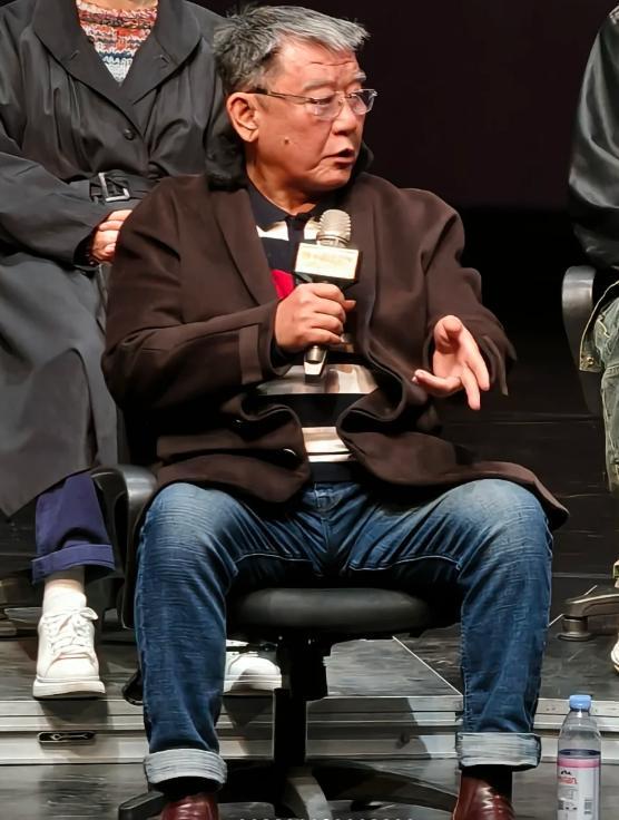 老戏骨上海再聚首,李立群满脸痘坑,金士杰干瘪,林依晨板牙抢镜