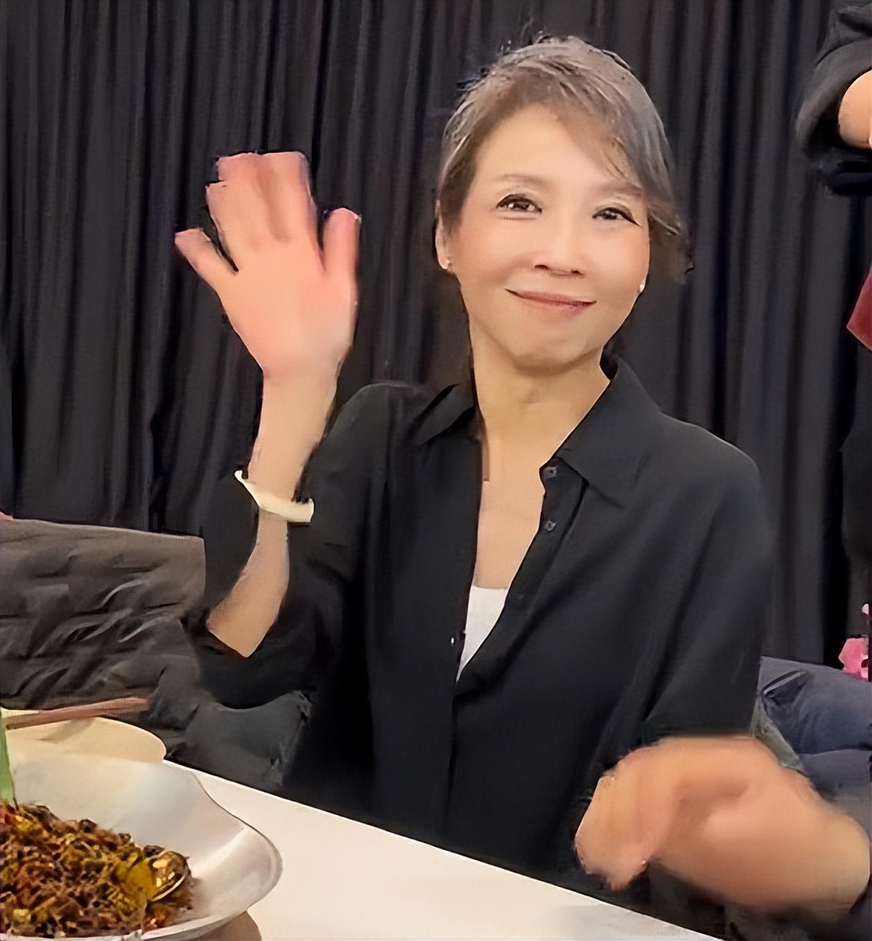 老戏骨上海再聚首,李立群满脸痘坑,金士杰干瘪,林依晨板牙抢镜